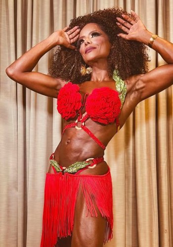 ADRIANA BOMBOM.jpg